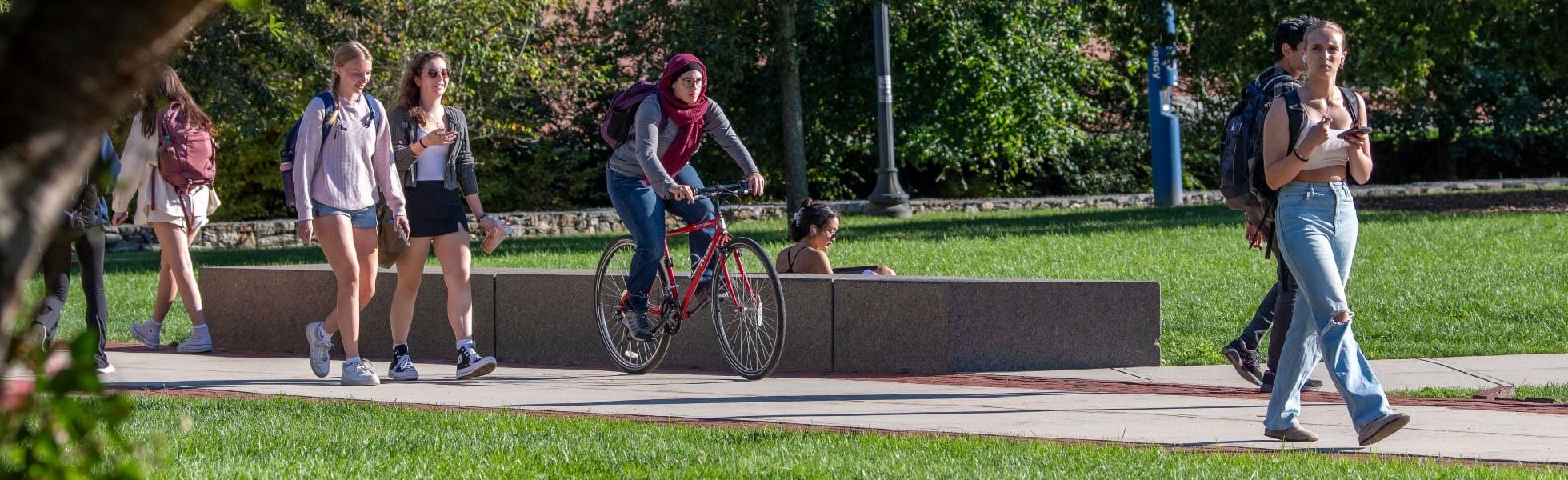 Students walking outside the Student Union.